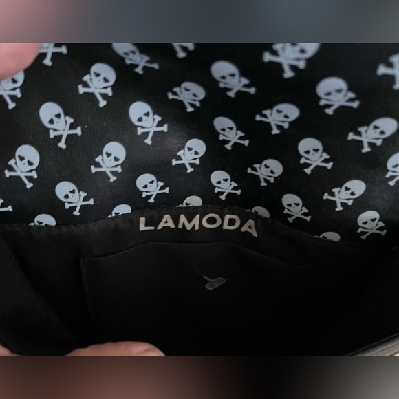 NWOT La Moda Black Studs & Heart Gothic Chain Link Crossbody - Picture 5 of 5